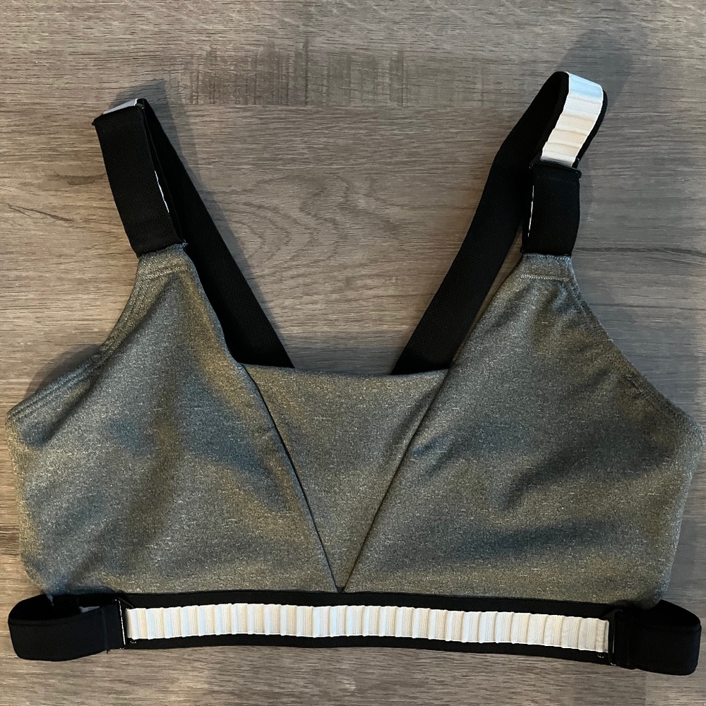 EUC Nike Dri=Fit Grey Gray Sports Bra with adjustable straps & band size Size: M
